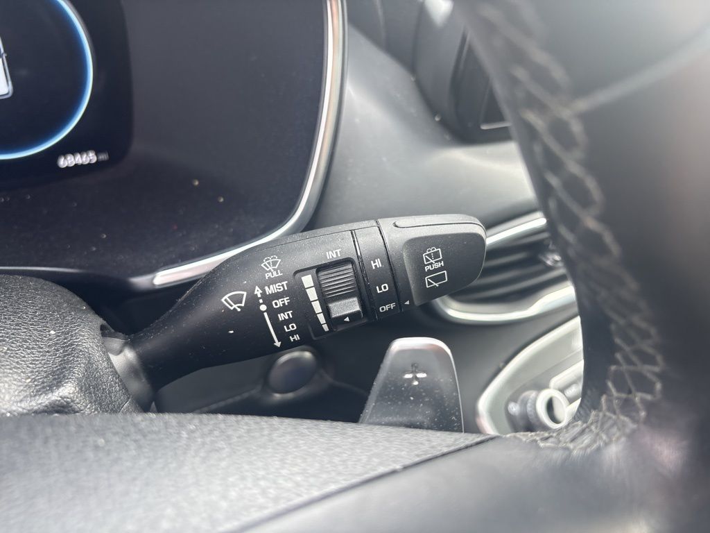 Vehicle image 14 of 21