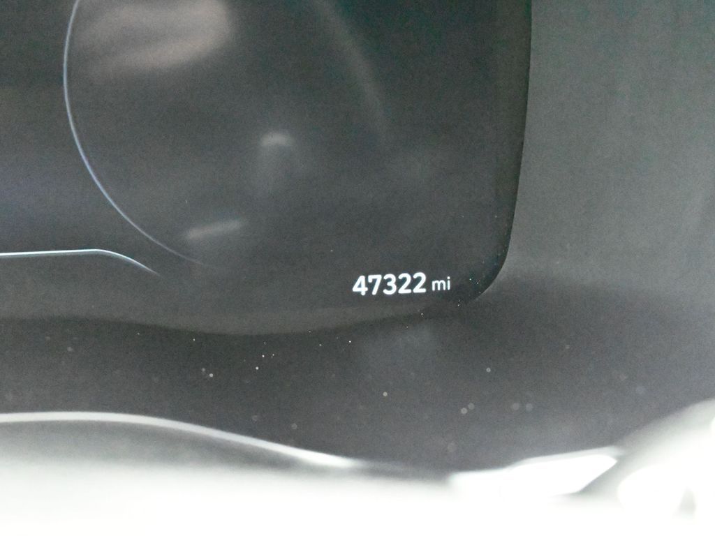 Vehicle image 46 of 52