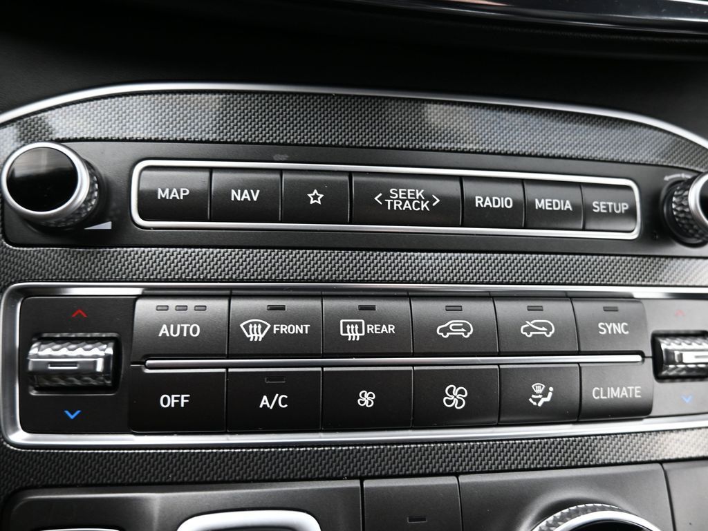Vehicle image 43 of 52