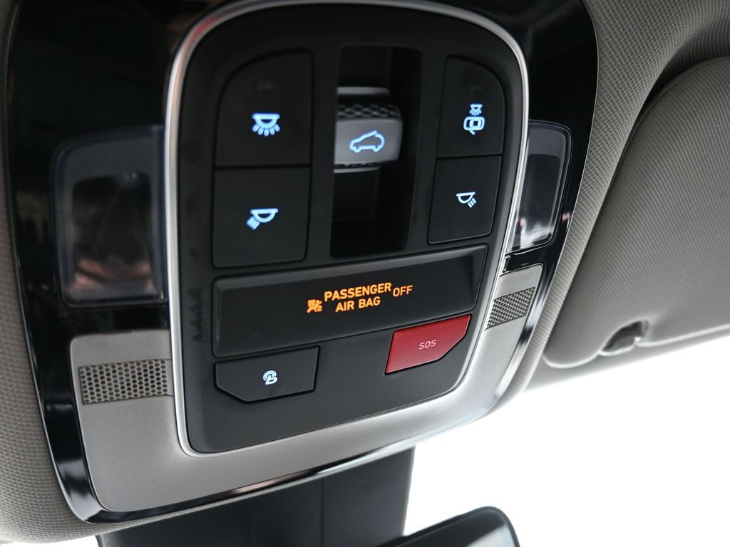 Vehicle image 40 of 52
