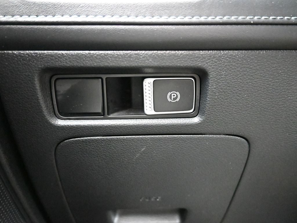 Vehicle image 37 of 52
