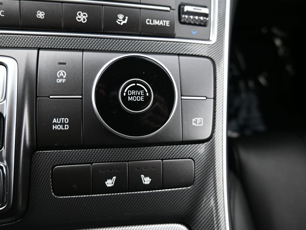 Vehicle image 47 of 52