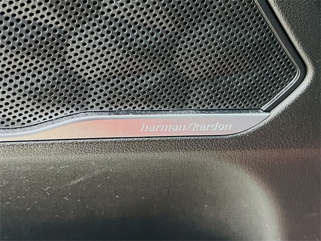 Vehicle image 34 of 44