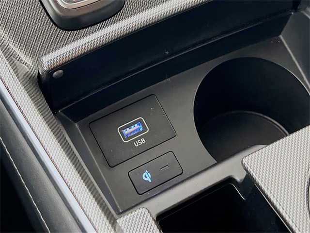 Vehicle image 21 of 44