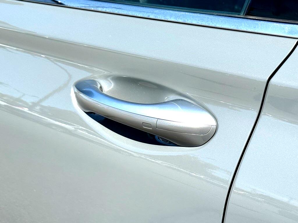 Vehicle image 13 of 48