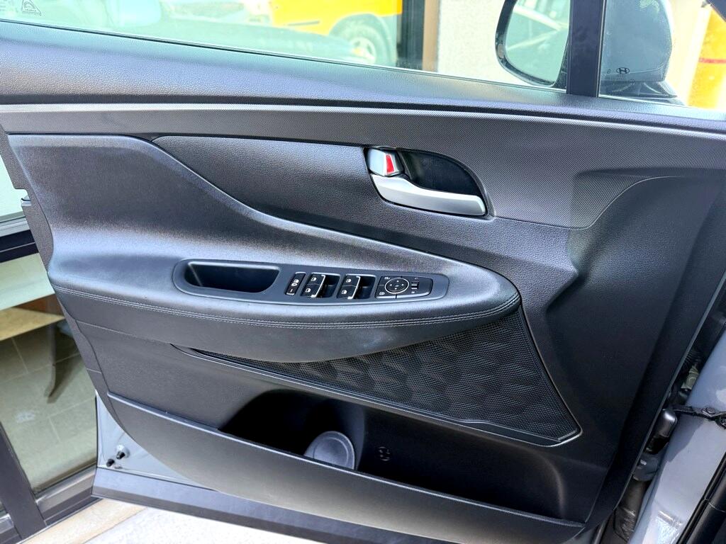 Vehicle image 16 of 48