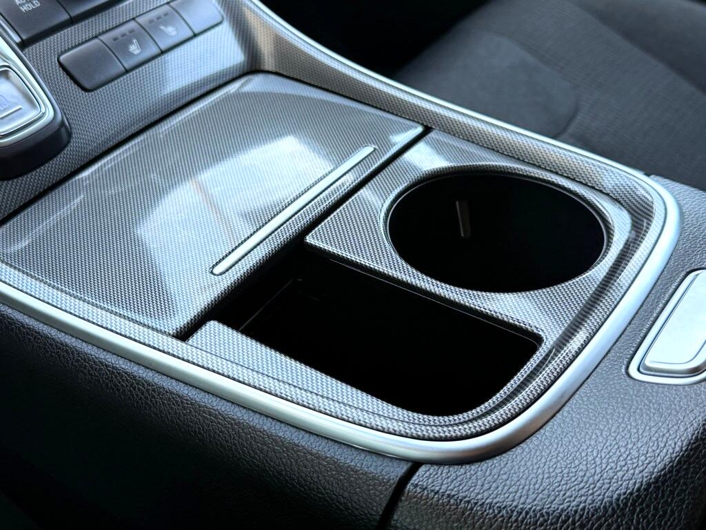 Vehicle image 33 of 48