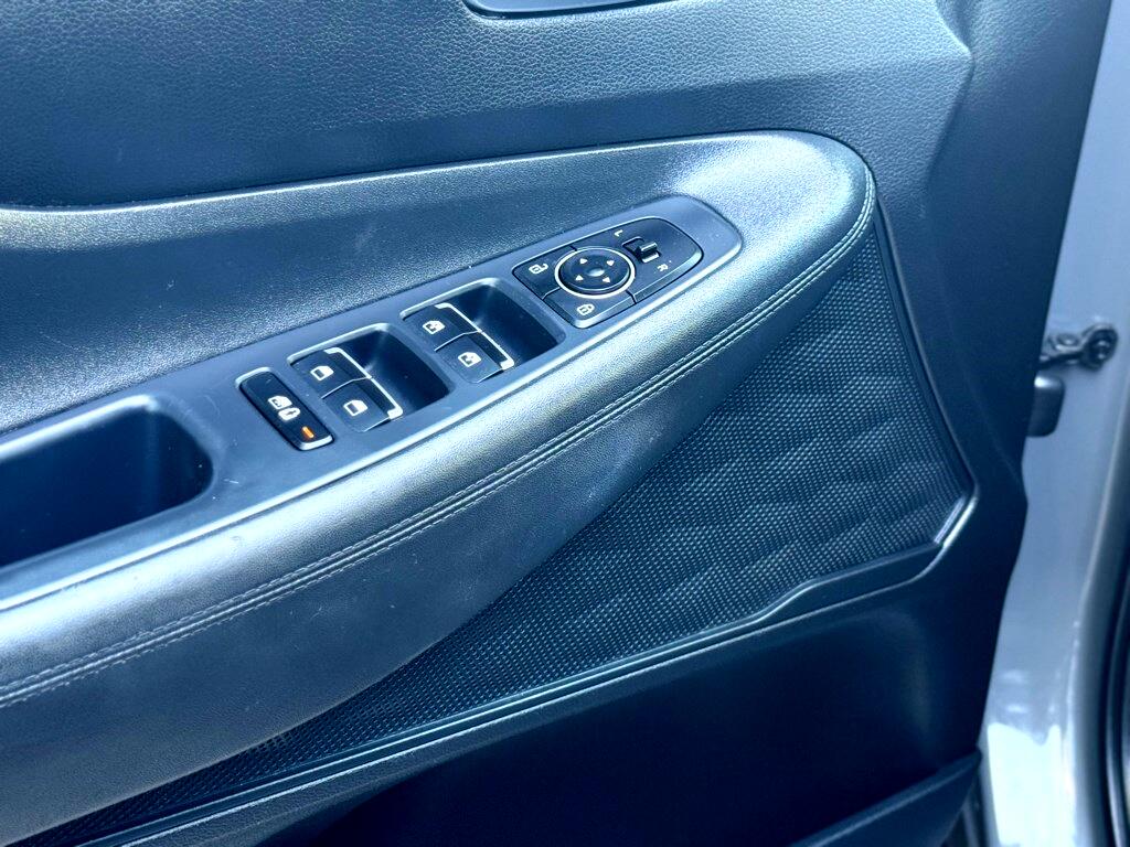 Vehicle image 17 of 48