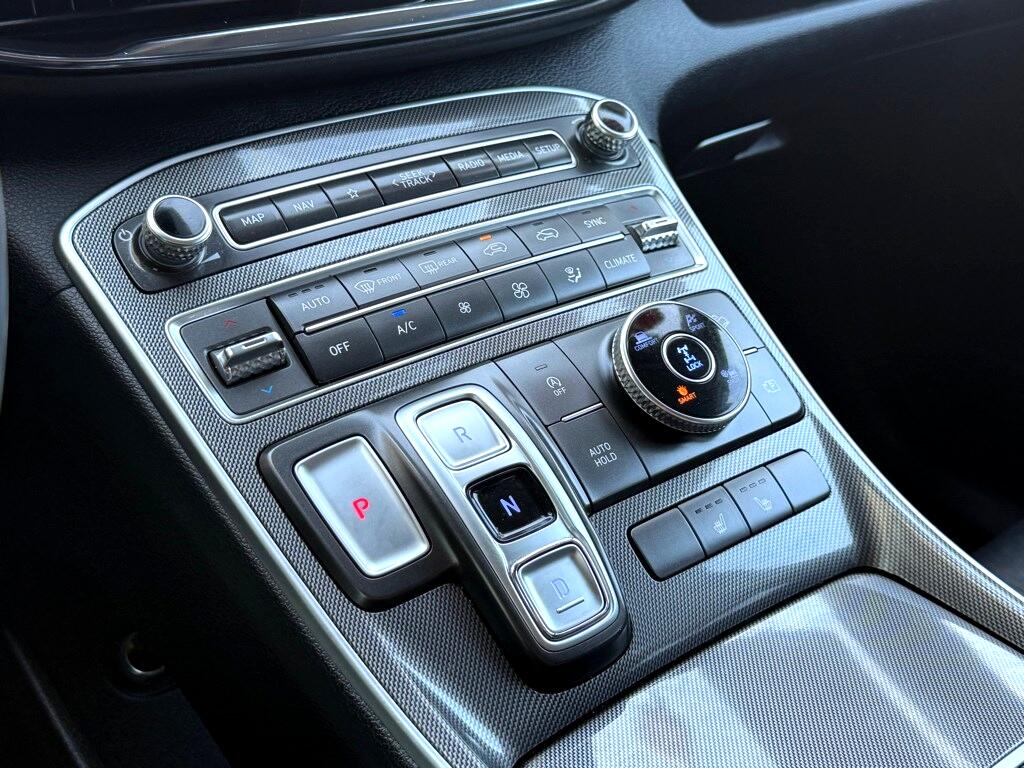 Vehicle image 32 of 48