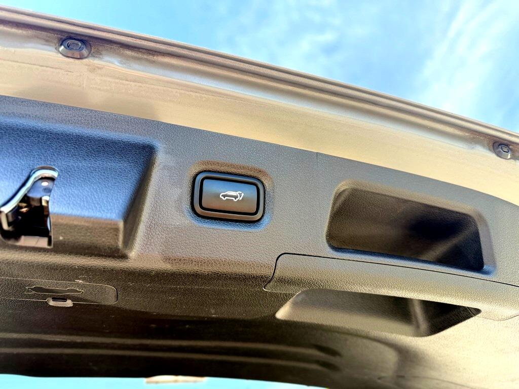 Vehicle image 15 of 48