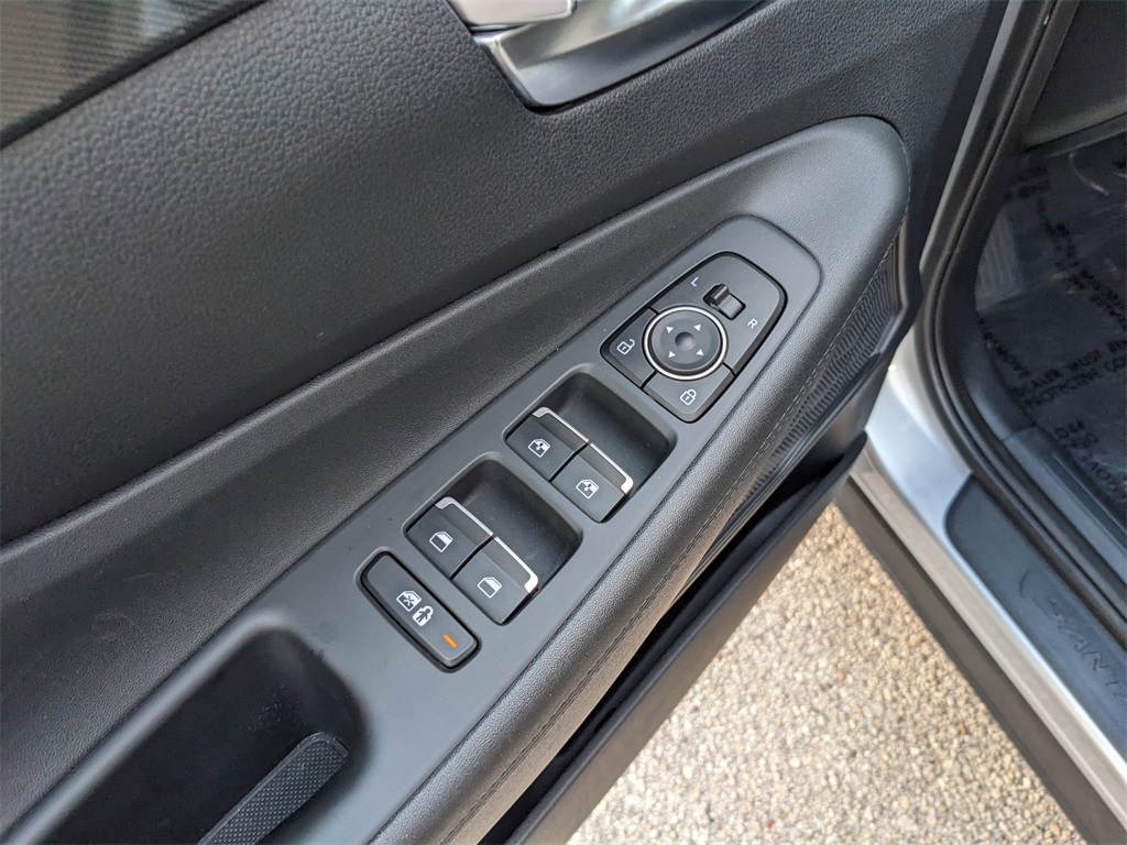 Vehicle image 21 of 39
