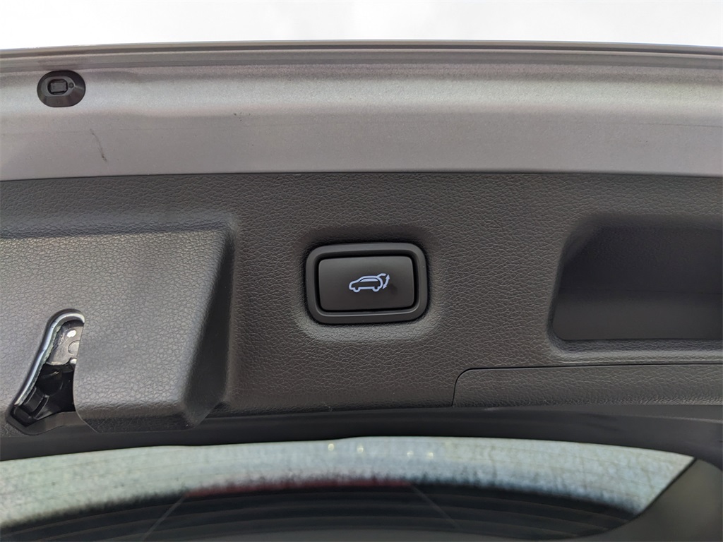 Vehicle image 14 of 39