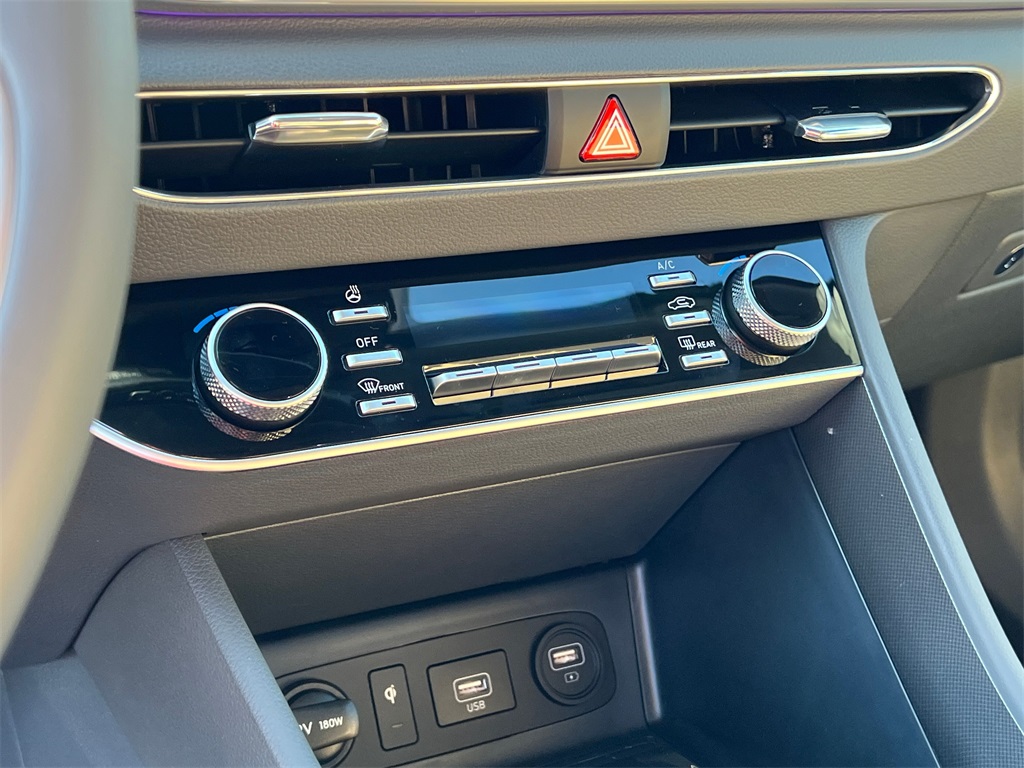 Vehicle image 19 of 22