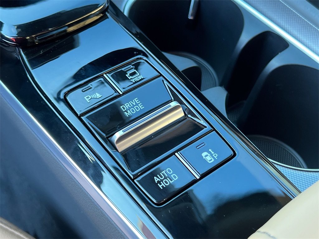 Vehicle image 21 of 22