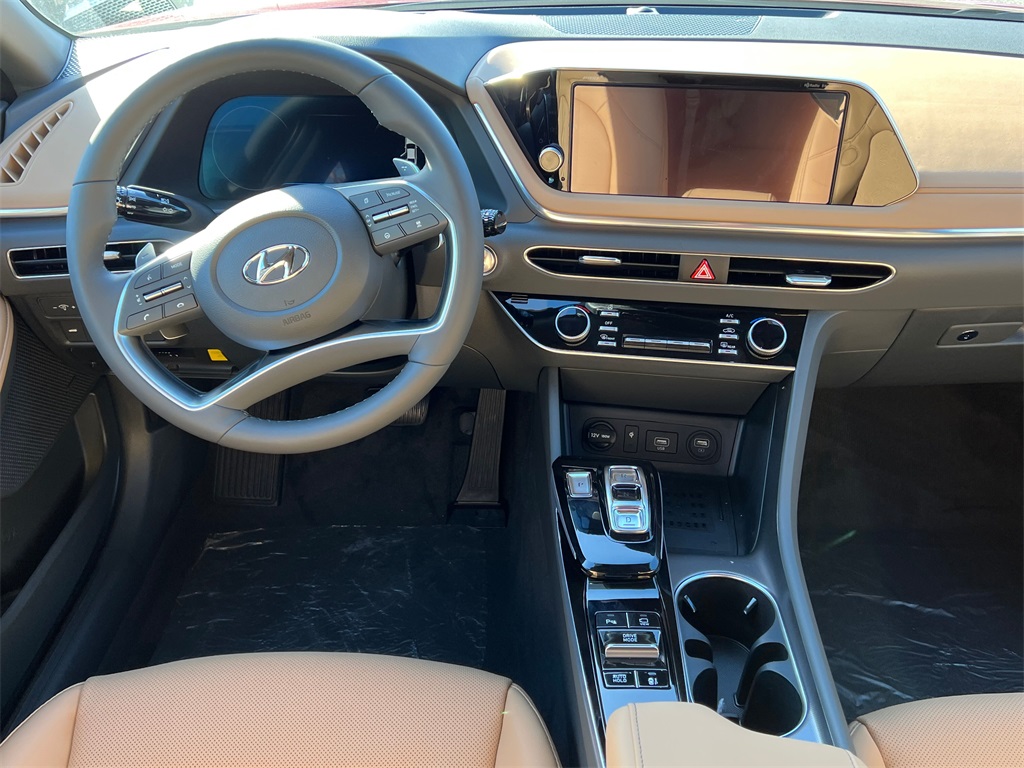 Vehicle image 10 of 22