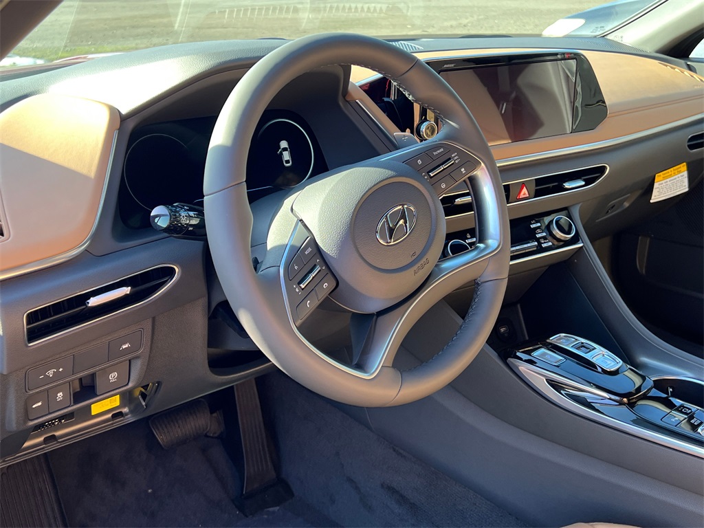Vehicle image 12 of 22