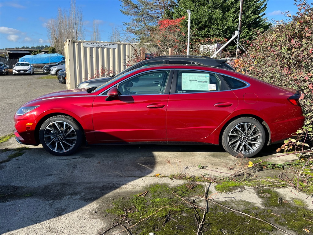 Vehicle image 4 of 22