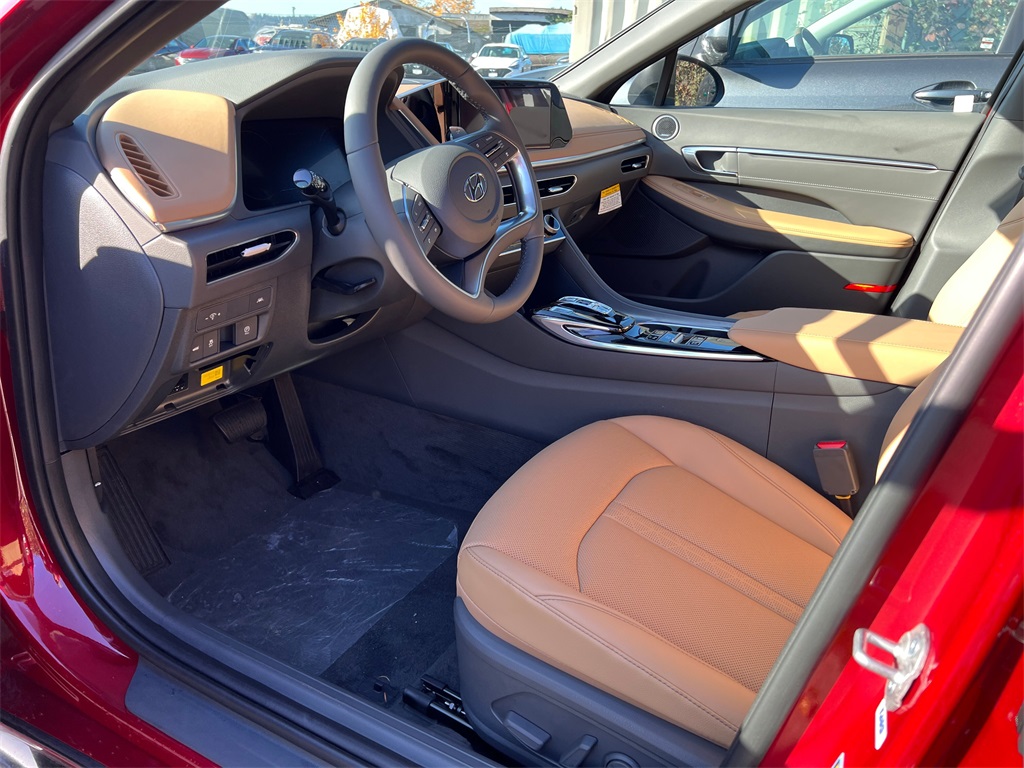 Vehicle image 11 of 22
