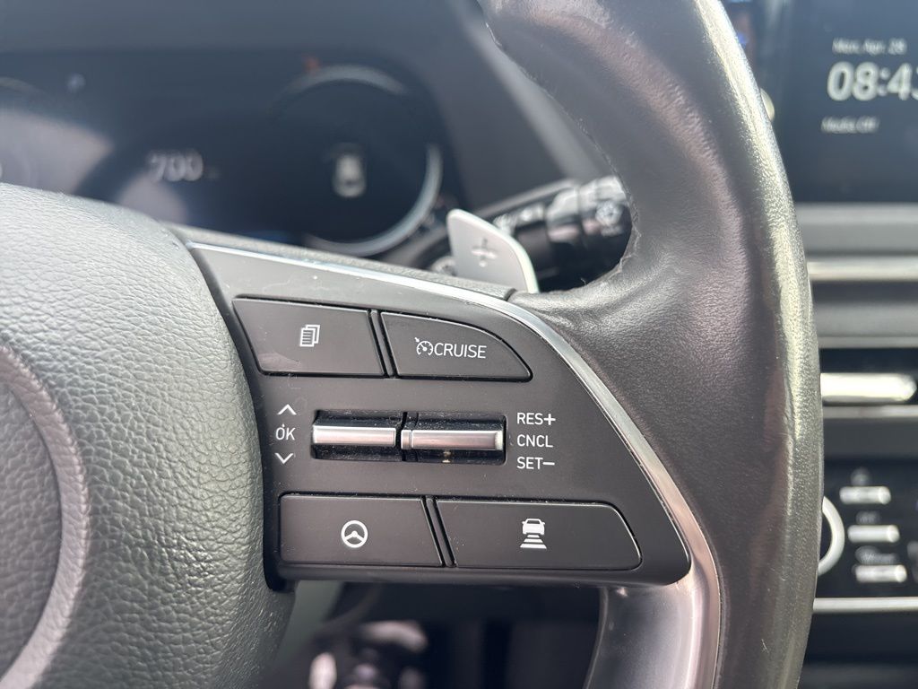Vehicle image 14 of 19