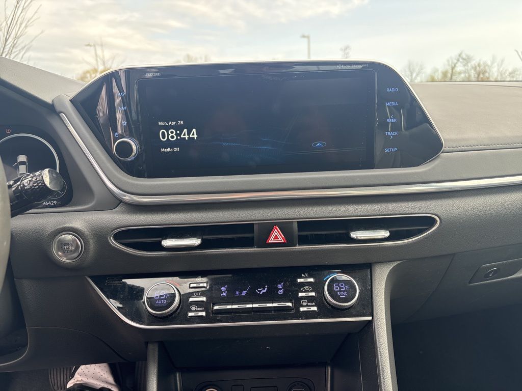 Vehicle image 12 of 19
