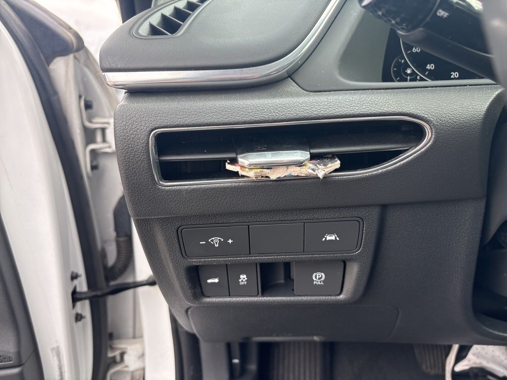 Vehicle image 15 of 19