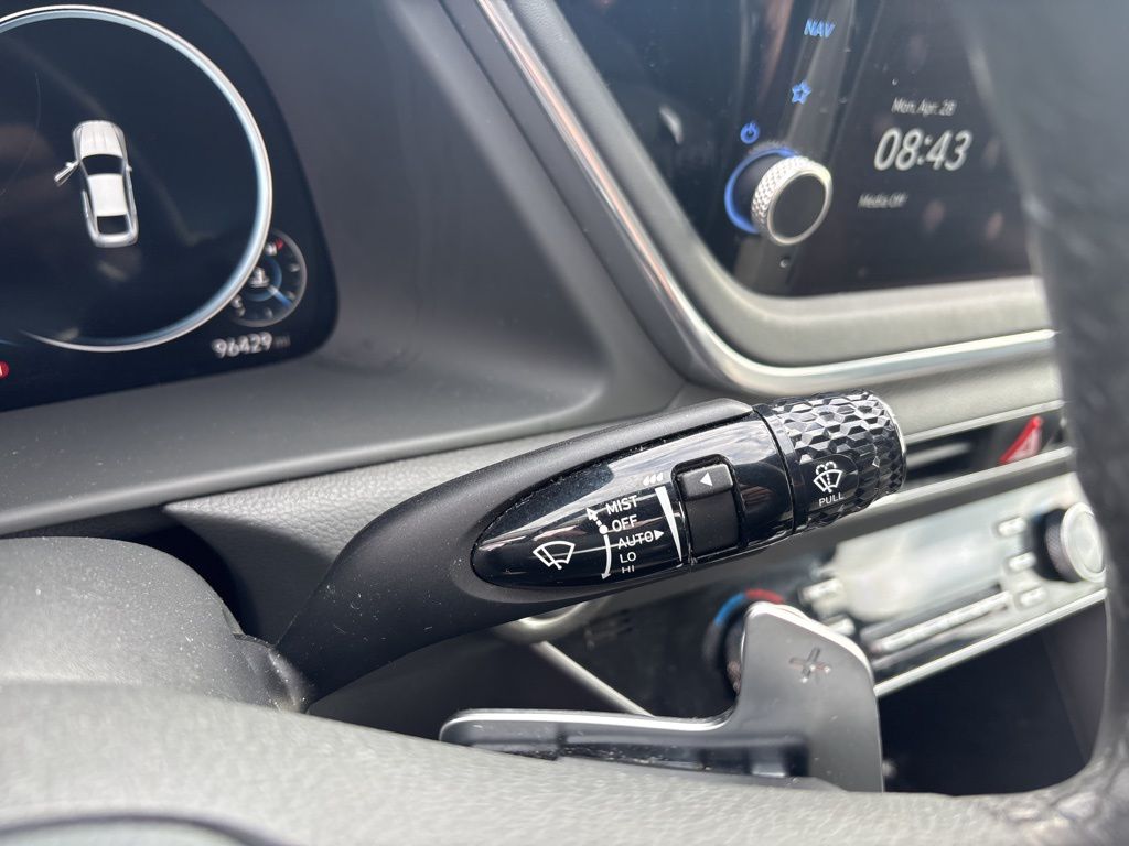 Vehicle image 13 of 19