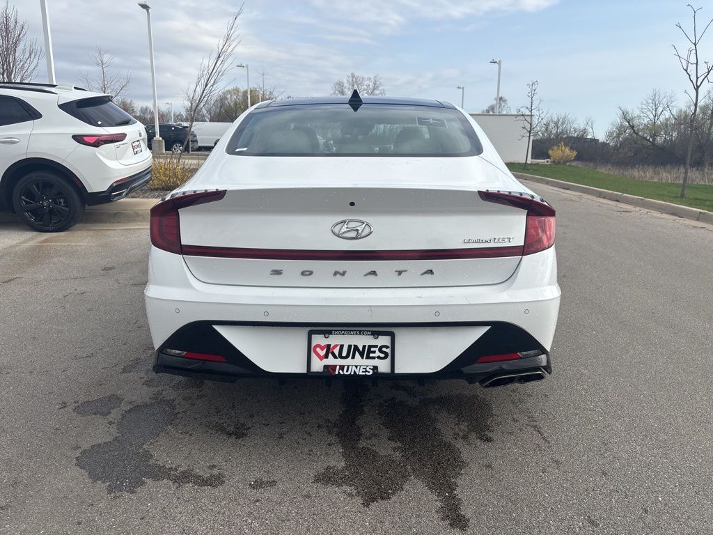 Vehicle image 4 of 19