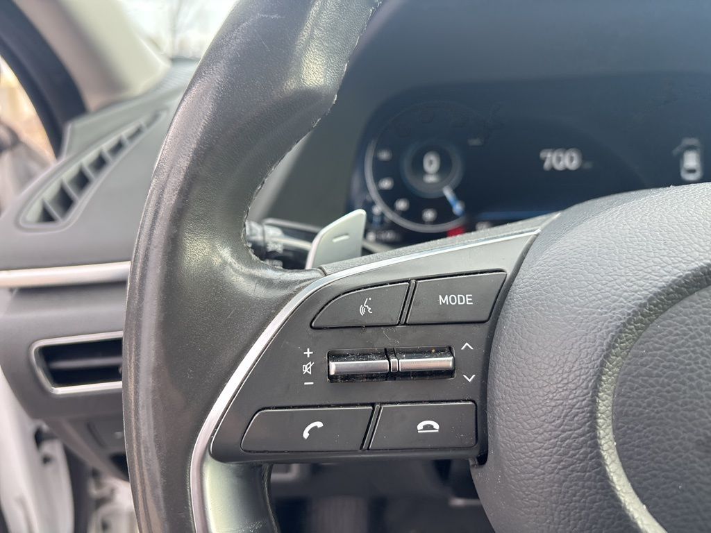 Vehicle image 17 of 19