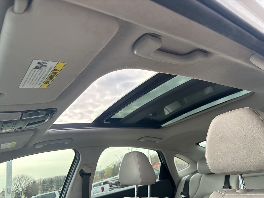 Vehicle image 8 of 19