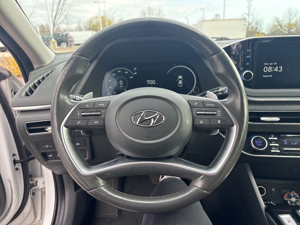 Vehicle image 9 of 19