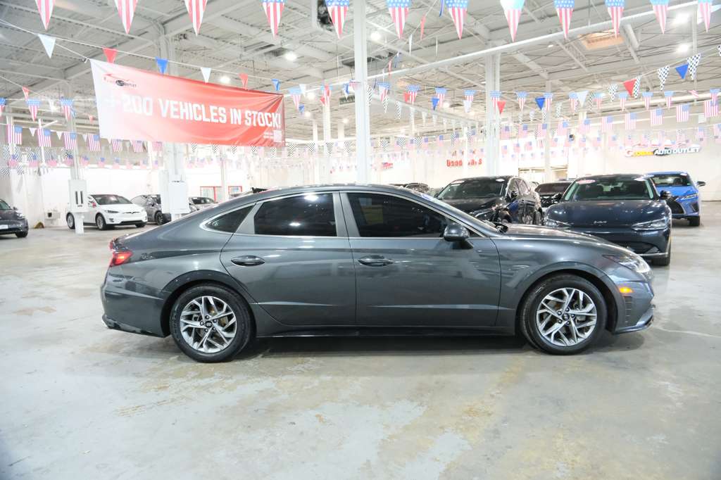 2023 Hyundai Sonata SEL Image 3 of 30