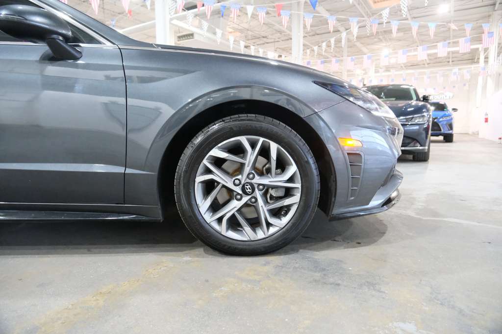 2023 Hyundai Sonata SEL Image 9 of 30