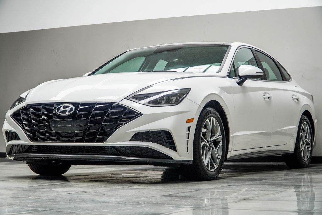 2023 Hyundai Sonata SEL Image 2 of 39
