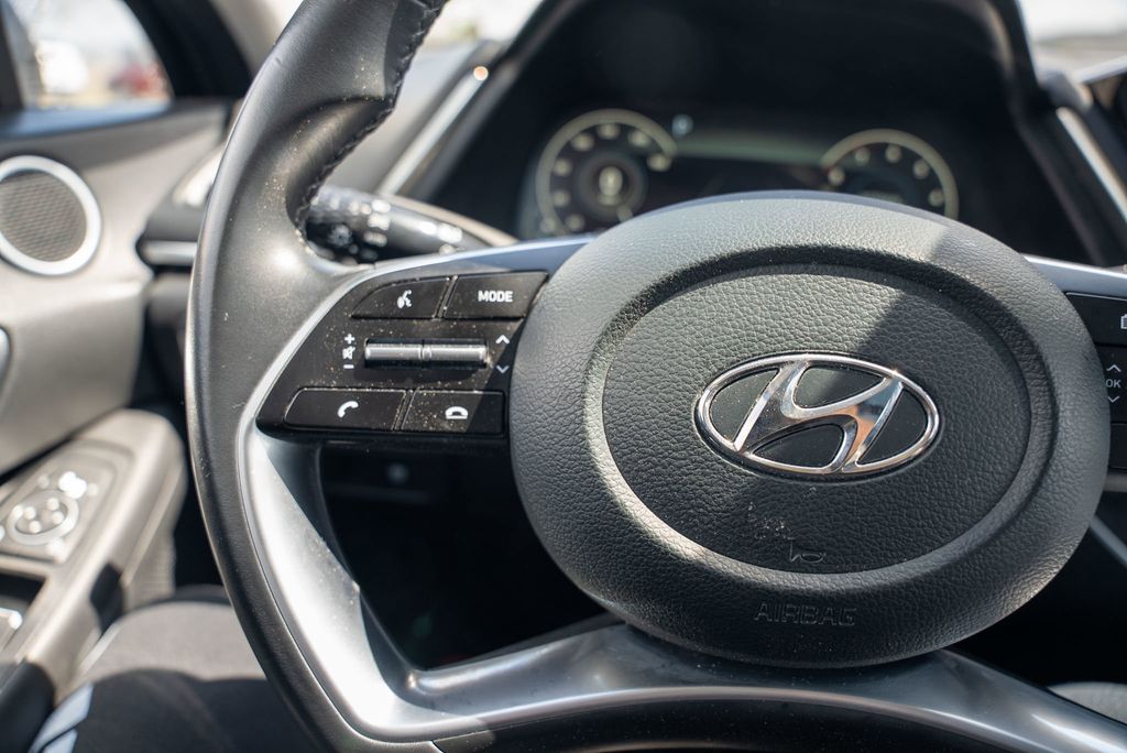 Vehicle image 22 of 43