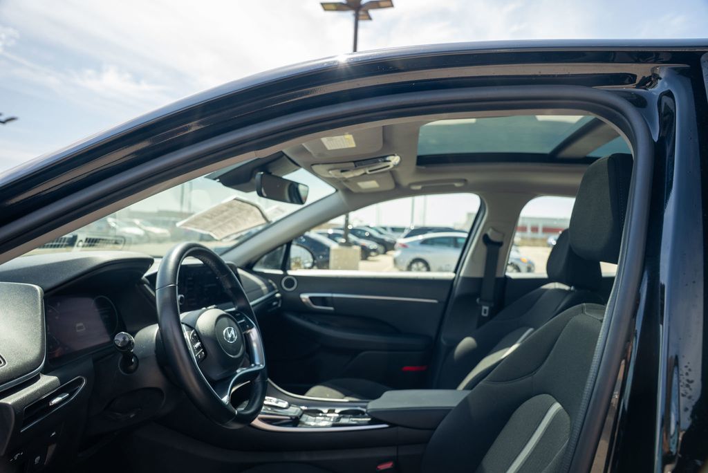 Vehicle image 20 of 43