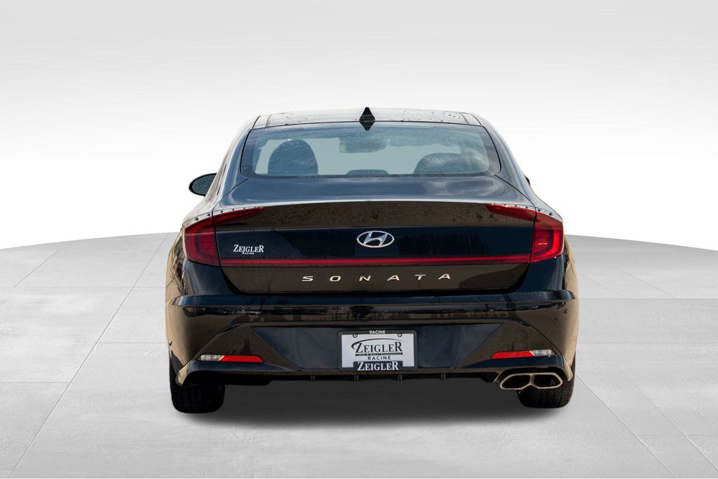 Vehicle image 7 of 43