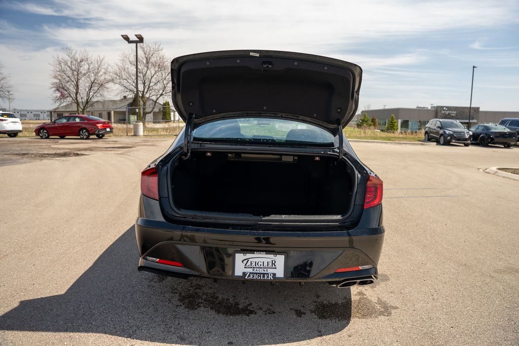 Vehicle image 11 of 43