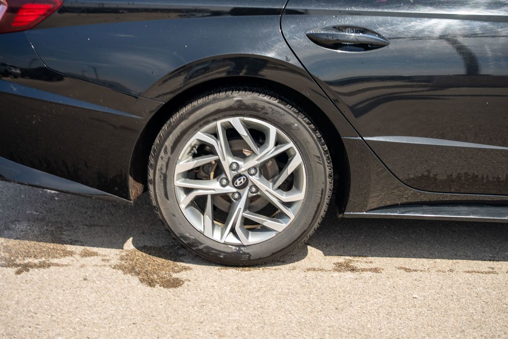 Vehicle image 10 of 43