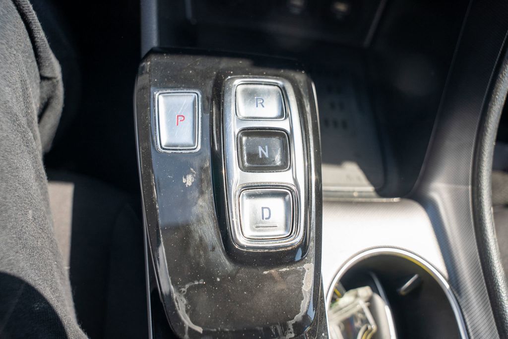 Vehicle image 26 of 43