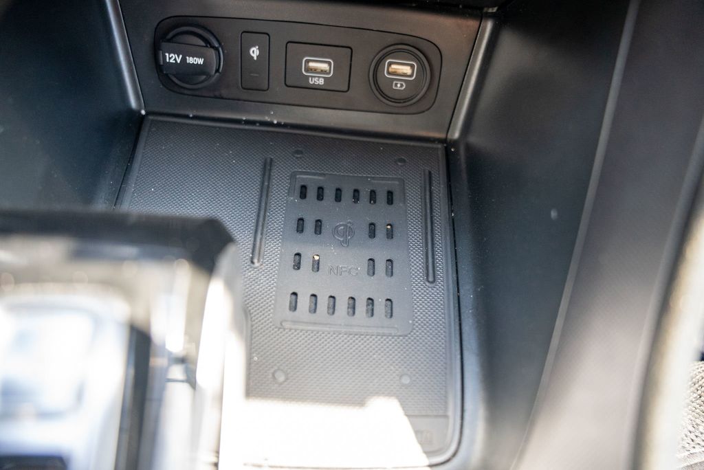 Vehicle image 27 of 43