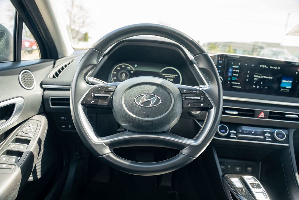 Vehicle image 15 of 43