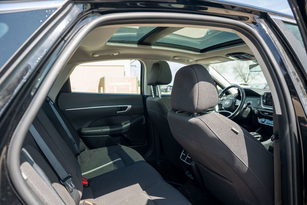 Vehicle image 14 of 43