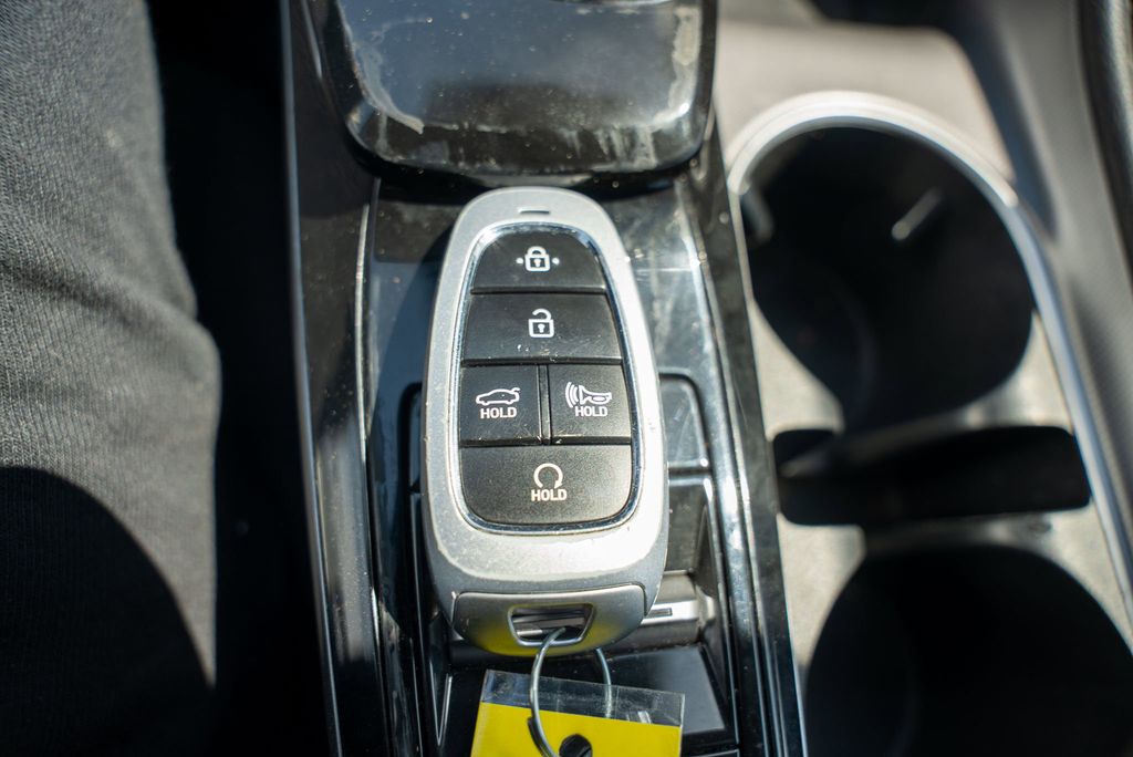 Vehicle image 31 of 43
