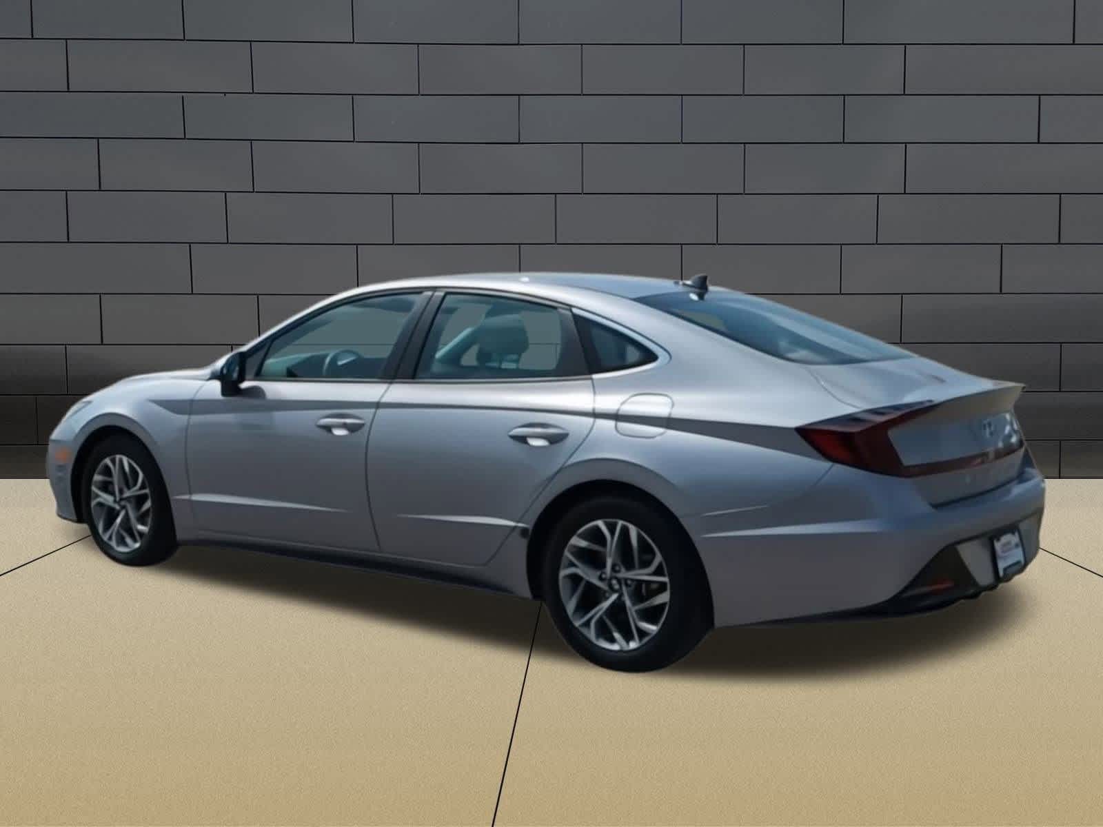 Vehicle image 8 of 34