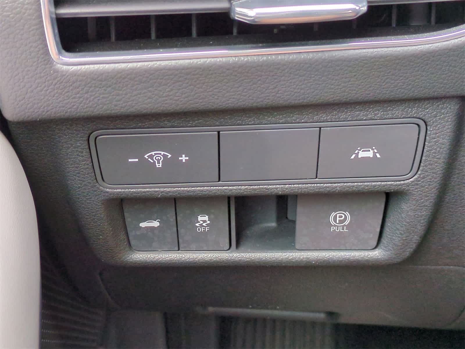 Vehicle image 19 of 34