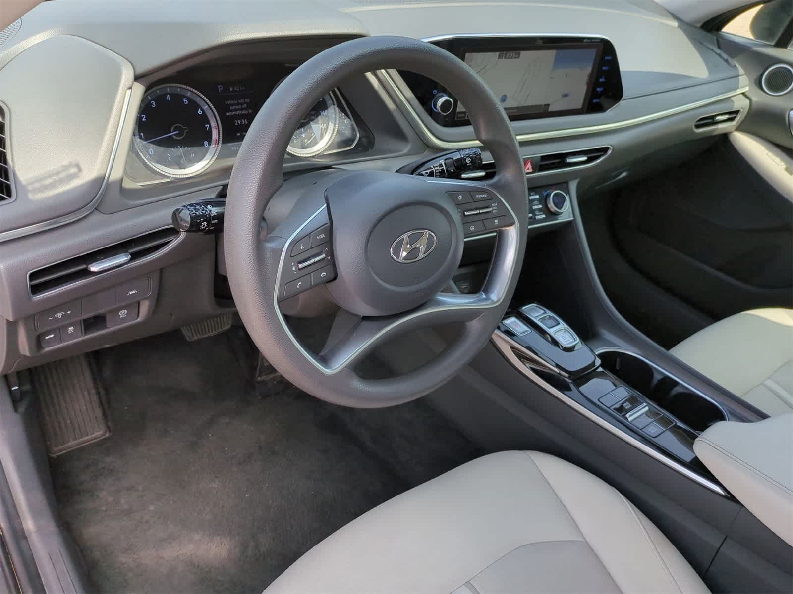 Vehicle image 11 of 34