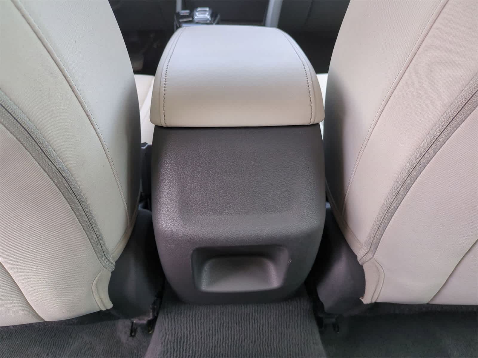 Vehicle image 22 of 34