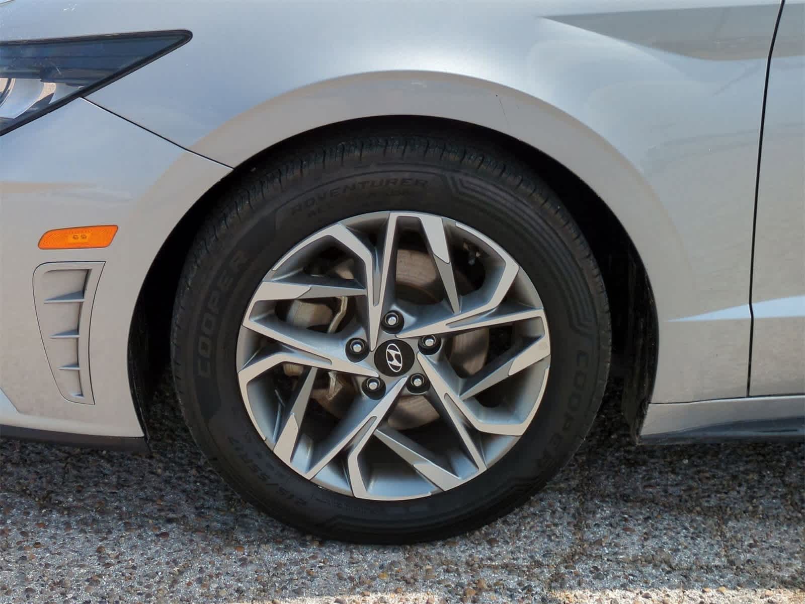 Vehicle image 33 of 34
