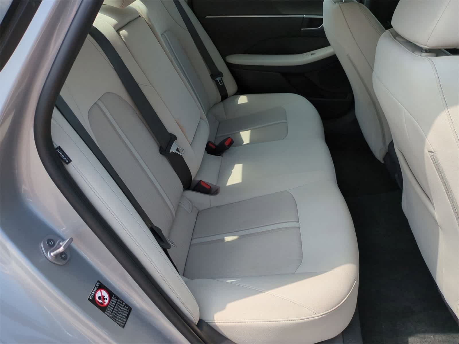 Vehicle image 27 of 34