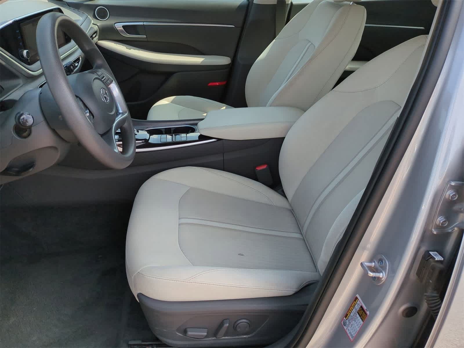 Vehicle image 20 of 34